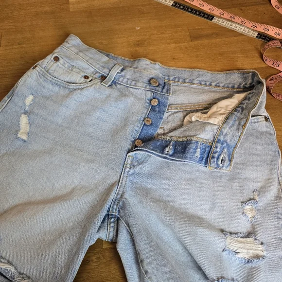 Buckle Levi's Premium 501 '90s Short In Yesterdays News Light Wash 29 - Picture 9 of 13